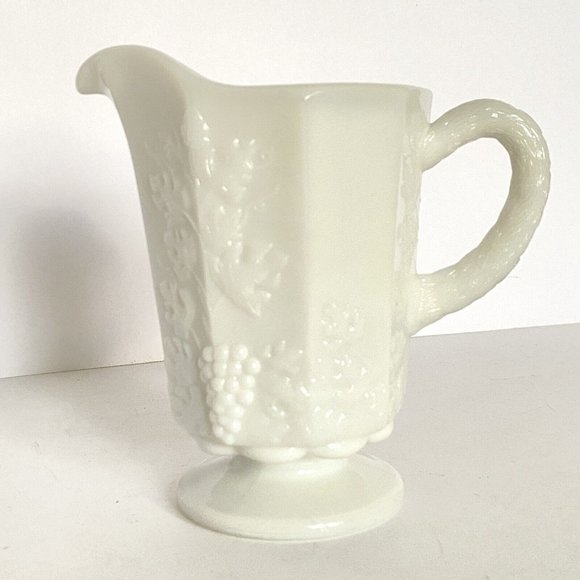 Vintage WESTMORELAND Paneled Grapes Vine White Milk Glass Creamer Pitcher MINT - Picture 5 of 9
